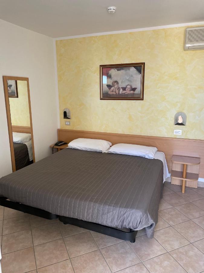 Hotel Palos Rimini Buitenkant foto