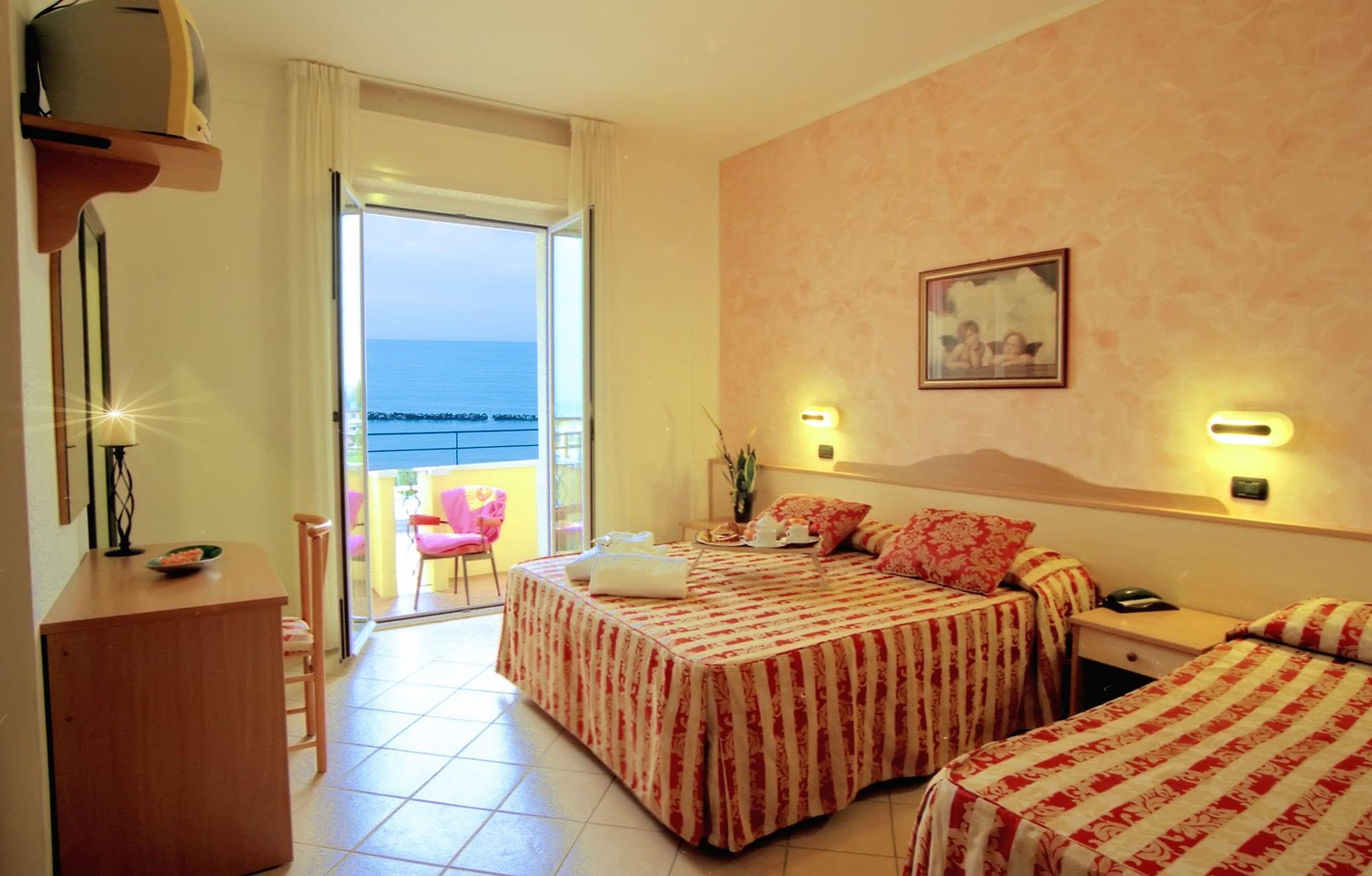 Hotel Palos Rimini Buitenkant foto
