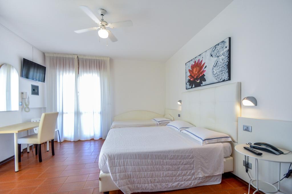 Hotel Palos Rimini Buitenkant foto